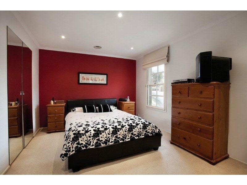 2/141 Albert Street, Port Melbourne VIC 3207