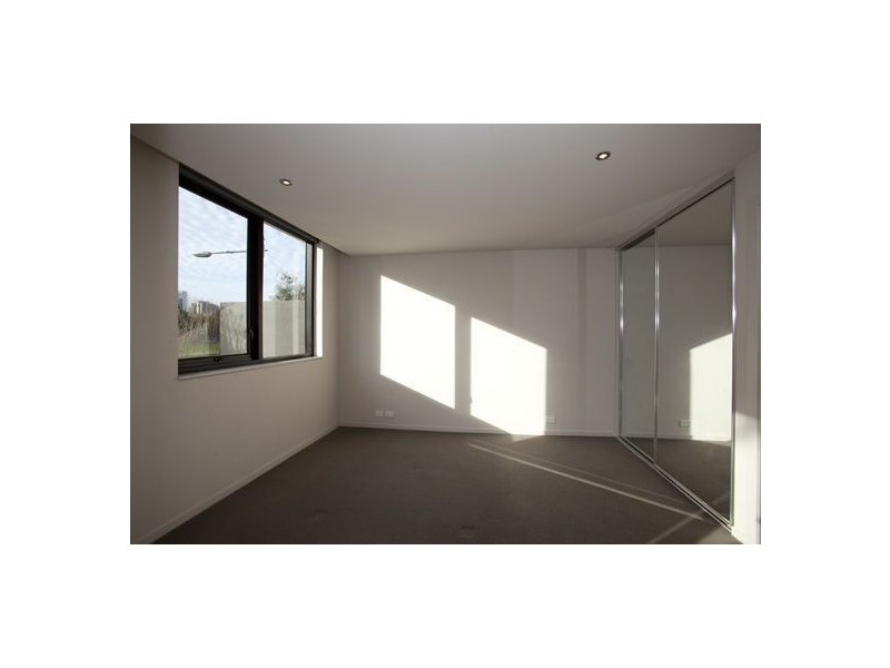 16/801 Bourke Street, Docklands VIC 3008