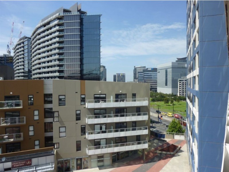 914/100 Harbour Esplanade, Docklands VIC 3008