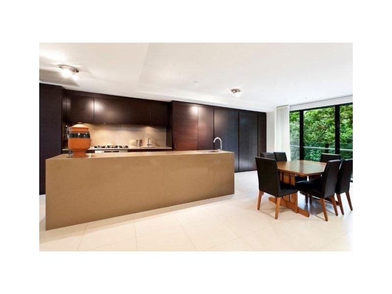 302/279 Wellington Parade South, East Melbourne VIC 3002