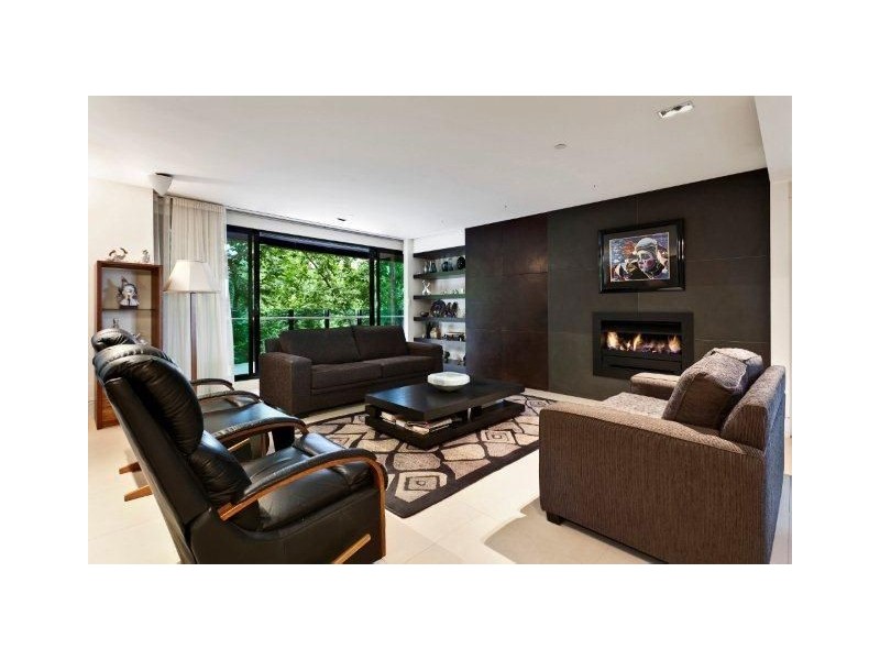 302/279 Wellington Parade South, East Melbourne VIC 3002