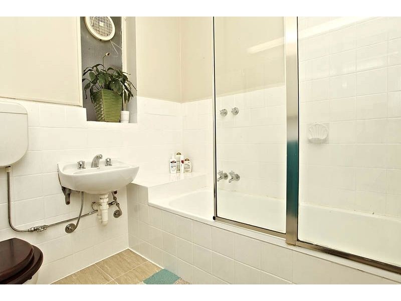 11/161 Wellington Parade South, East Melbourne VIC 3002