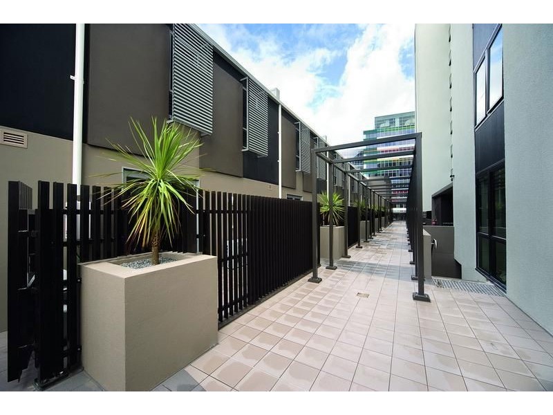 16/801 Bourke Street, Docklands VIC 3008