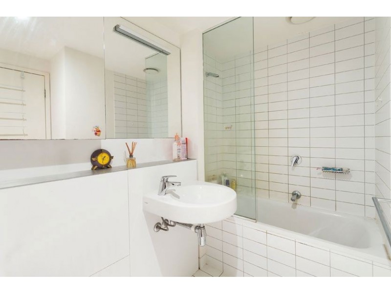 1810/620 Collins Street, Melbourne VIC 3000