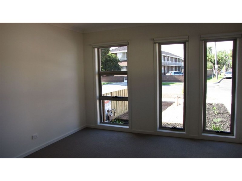 5 Oldfield Street, Sunshine West VIC 3020