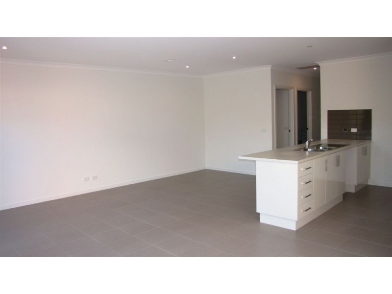 5A Oldfield Street, Sunshine West VIC 3020