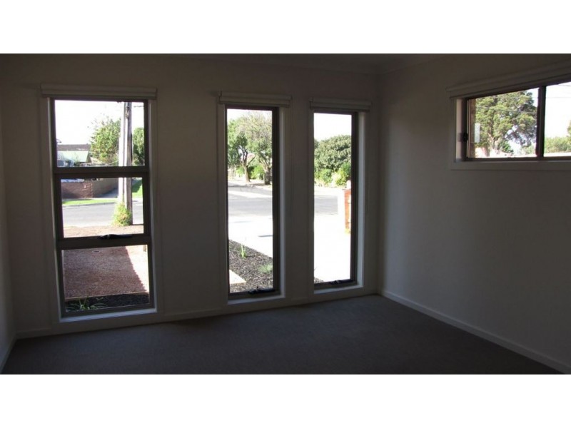 5A Oldfield Street, Sunshine West VIC 3020