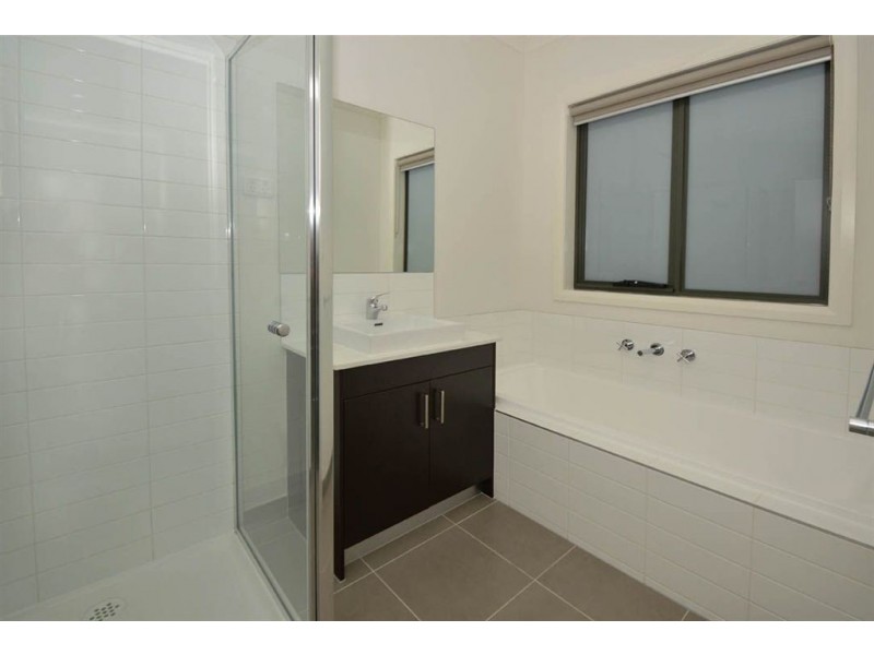 2/19 Rockbank Road, Ardeer VIC 3022