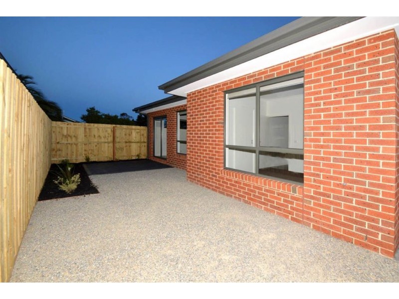 2/19 Rockbank Road, Ardeer VIC 3022