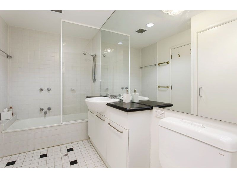 21/8 Wellington Crescent, East Melbourne VIC 3002