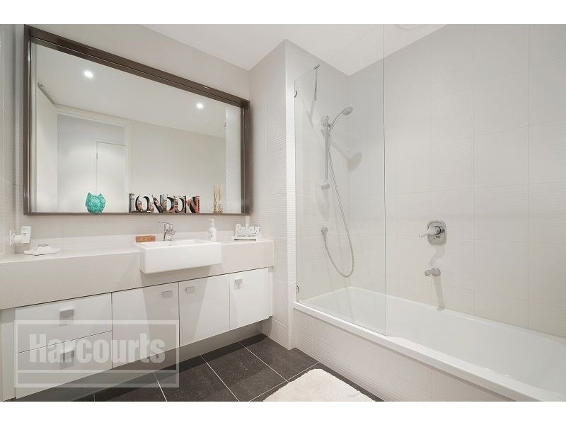 2302/63 Whiteman Street, Southbank VIC 3006