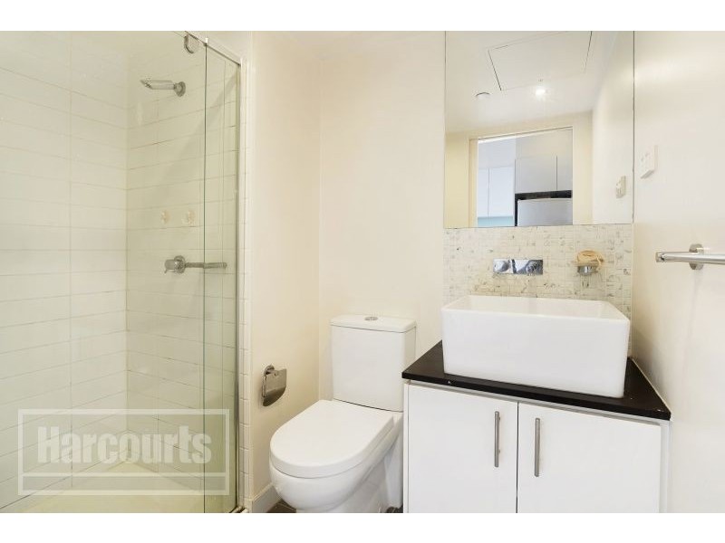 2105/8 Exploration Lane, Melbourne VIC 3000