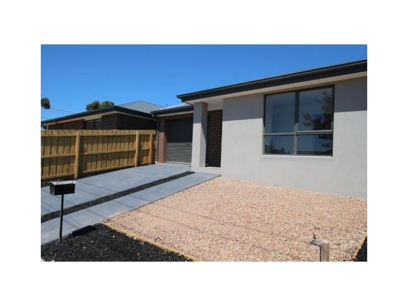 2/3 Howitt Crescent, Sunshine West VIC 3020