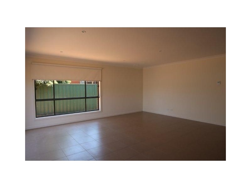 2/3 Howitt Crescent, Sunshine West VIC 3020