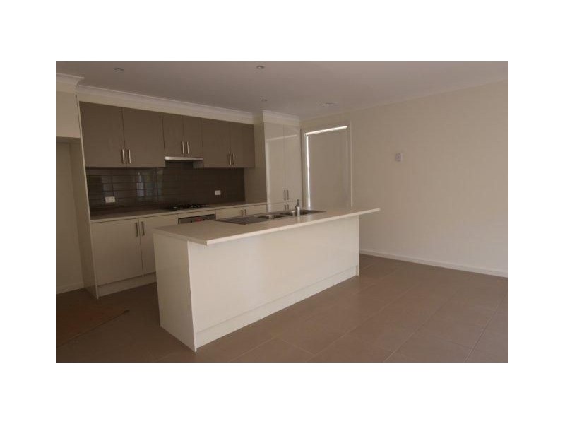 2/3 Howitt Crescent, Sunshine West VIC 3020