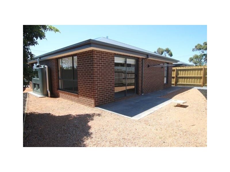 2/3 Howitt Crescent, Sunshine West VIC 3020