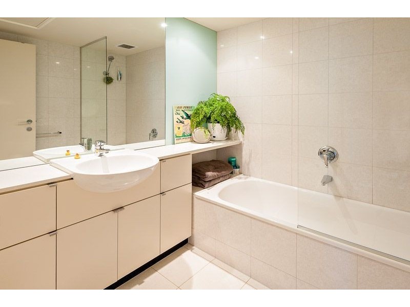 808/80 Clarendon Street, Southbank VIC 3006