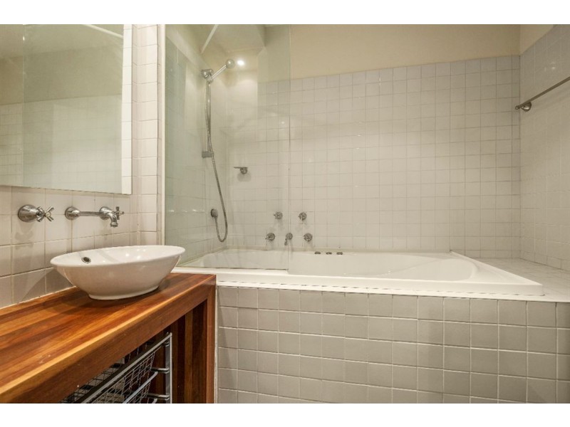 708/166 Wellington Parade, East Melbourne VIC 3002