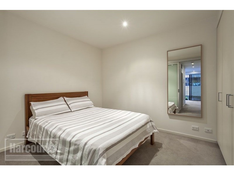 2006/620 Collins Street, Melbourne VIC 3000