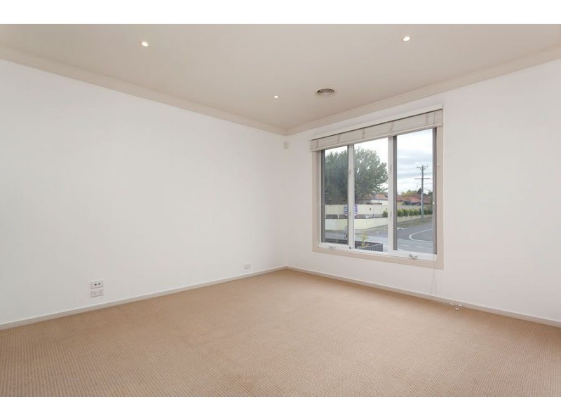 3 Mueller Close, Burwood VIC 3125