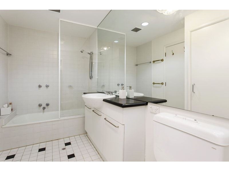 21/8 Wellington Crescent, East Melbourne VIC 3002