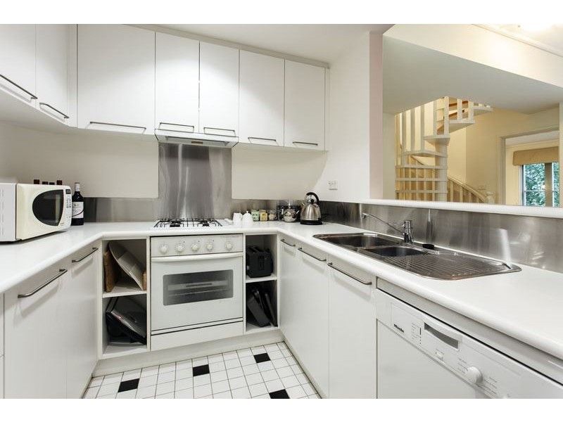 21/8 Wellington Crescent, East Melbourne VIC 3002