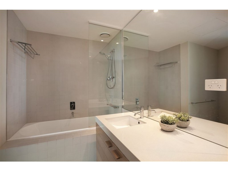 1302/2 New Quay Promenade, Docklands VIC 3008