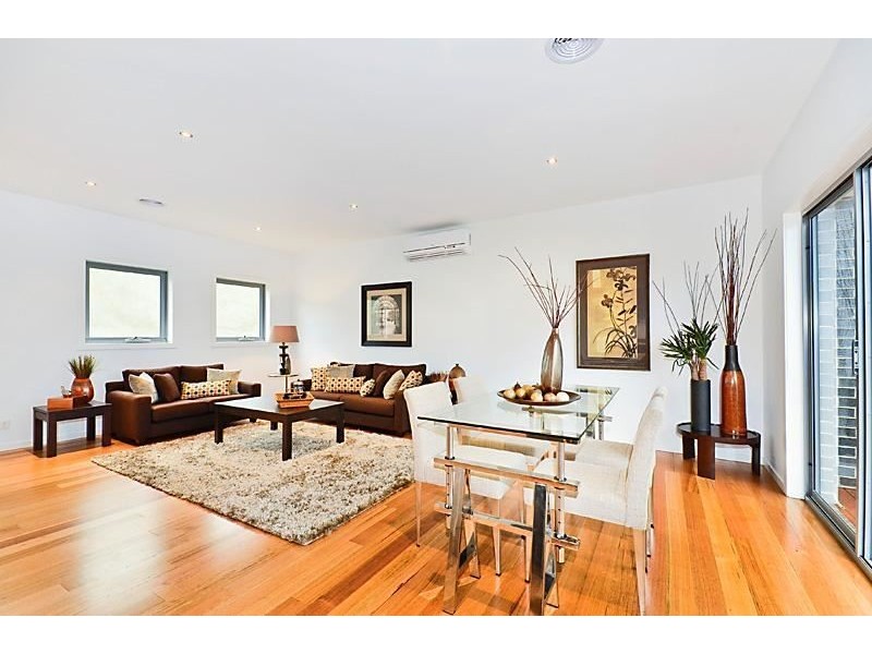 2/36 Corrigan Avenue, Brooklyn VIC 3012