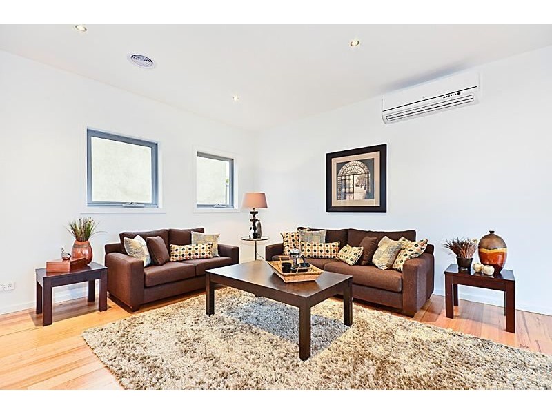 2/36 Corrigan Avenue, Brooklyn VIC 3012