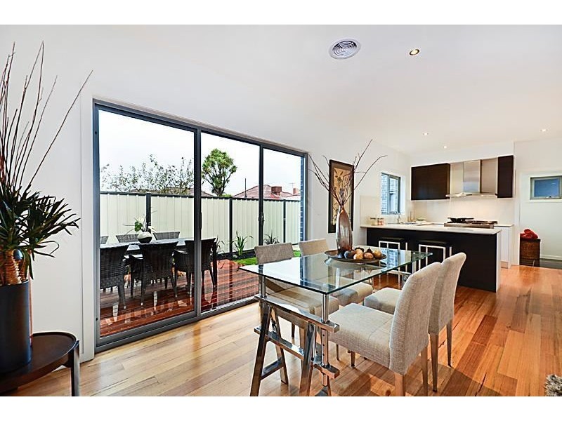 2/36 Corrigan Avenue, Brooklyn VIC 3012