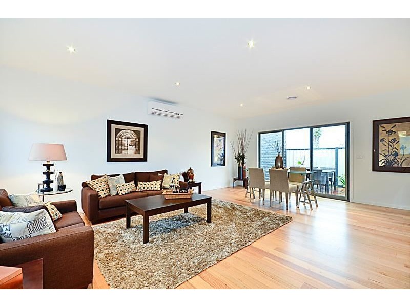 2/36 Corrigan Avenue, Brooklyn VIC 3012