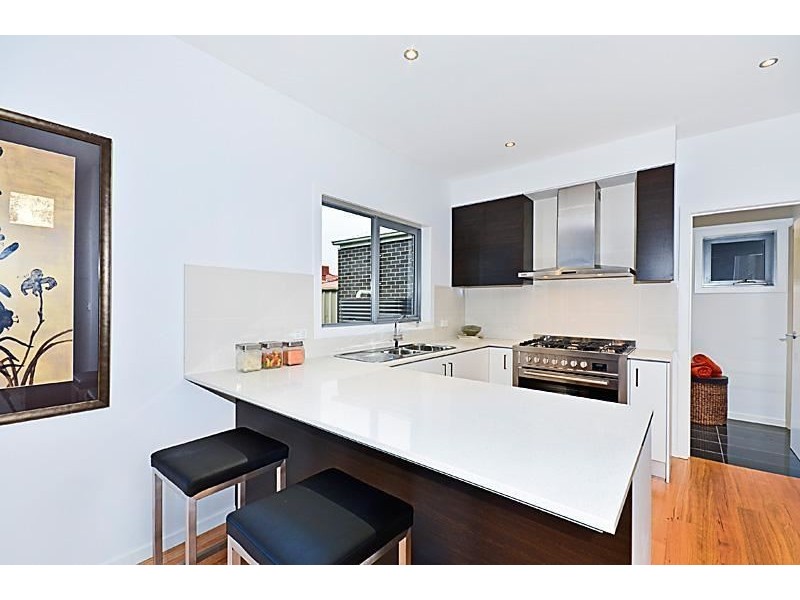 2/36 Corrigan Avenue, Brooklyn VIC 3012