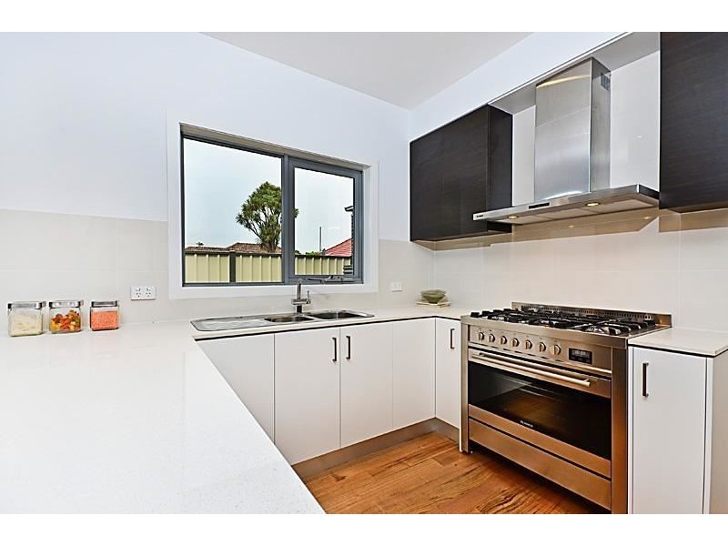 2/36 Corrigan Avenue, Brooklyn VIC 3012