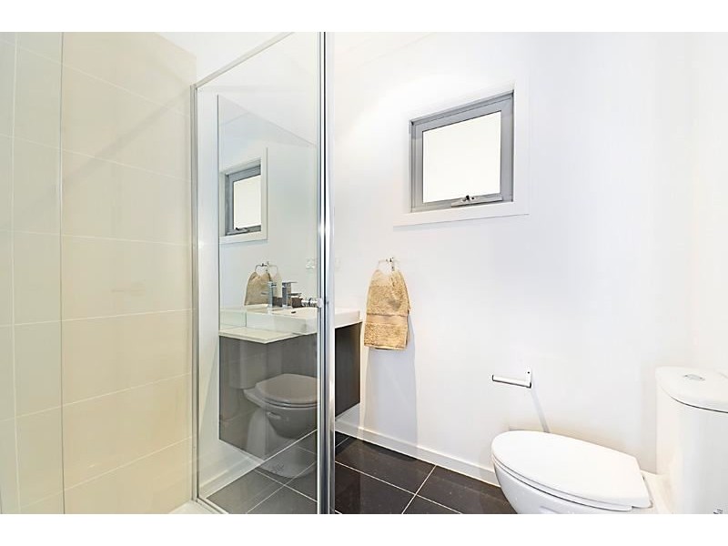 2/36 Corrigan Avenue, Brooklyn VIC 3012