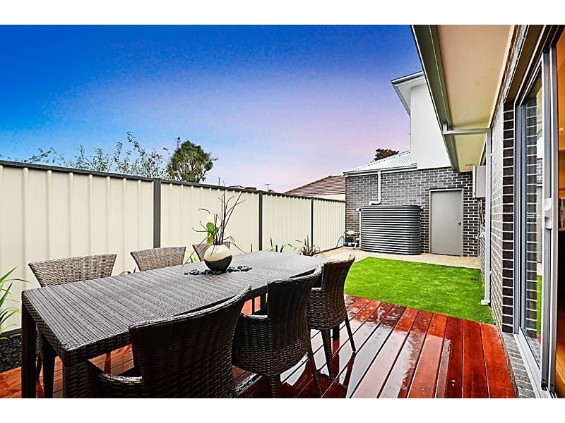 2/36 Corrigan Avenue, Brooklyn VIC 3012