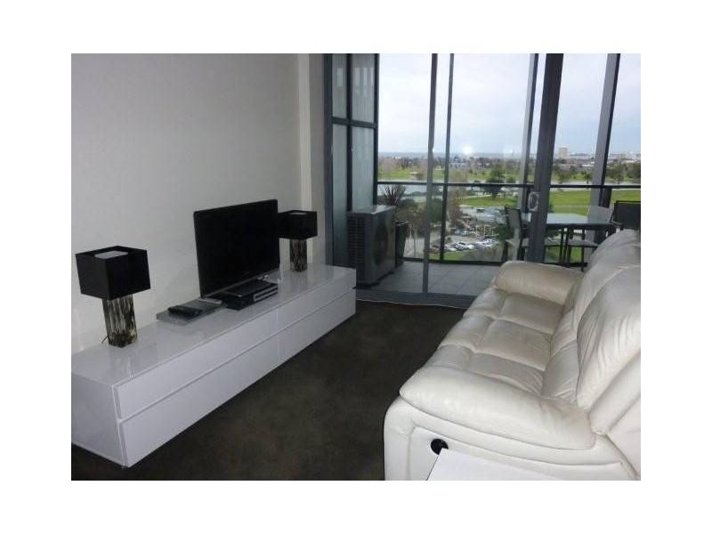 718/55 Queens Road, Melbourne VIC 3004
