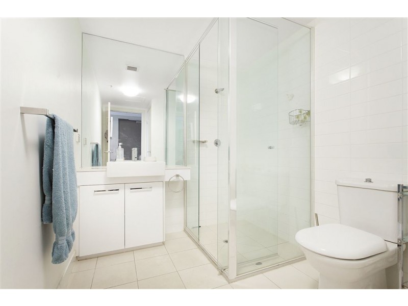 911/100 Harbour Esplanade, Docklands VIC 3008