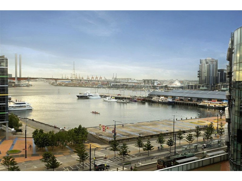 911/100 Harbour Esplanade, Docklands VIC 3008