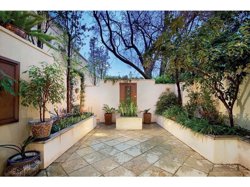 142 Powlett St, East Melbourne VIC 3002