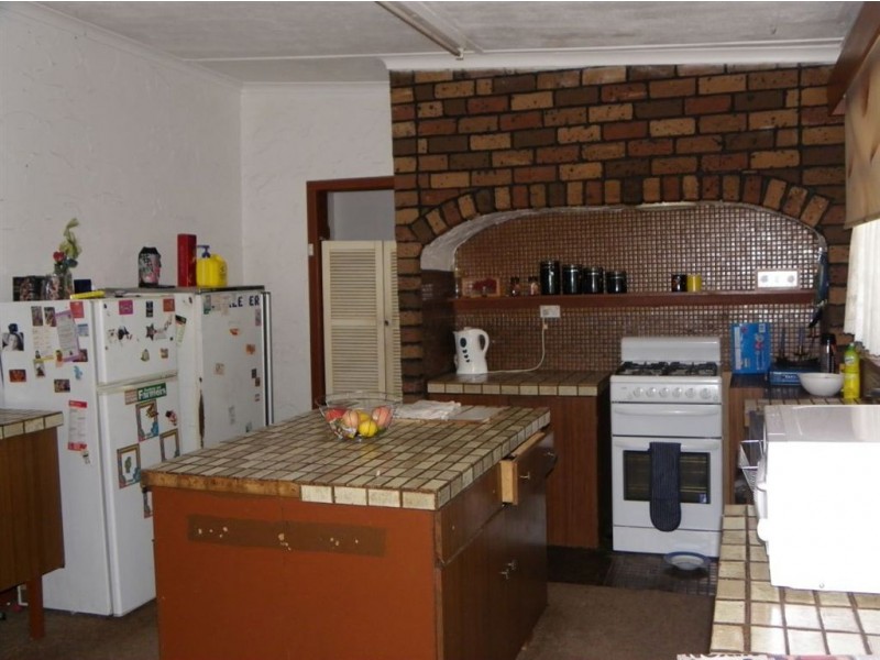 27 Murray Ave, Renmark SA 5341