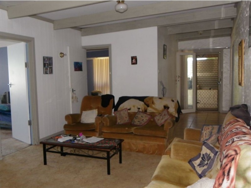 27 Murray Ave, Renmark SA 5341