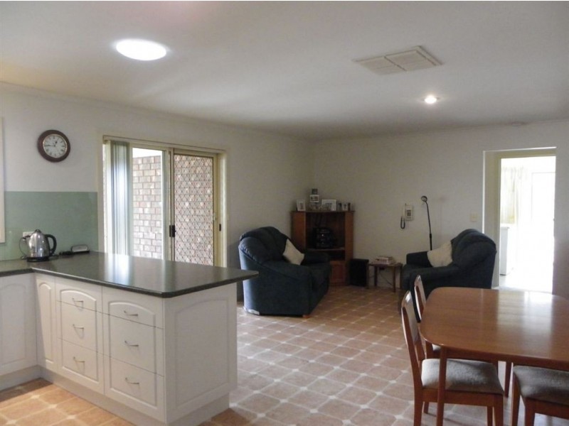 5 Downer Ave, Lyrup SA 5343