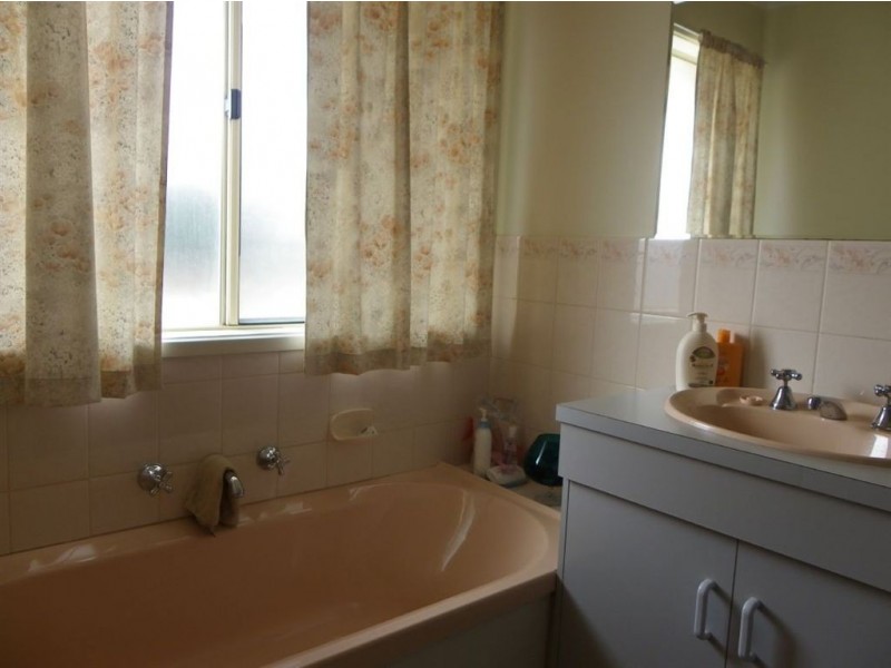 5 Downer Ave, Lyrup SA 5343