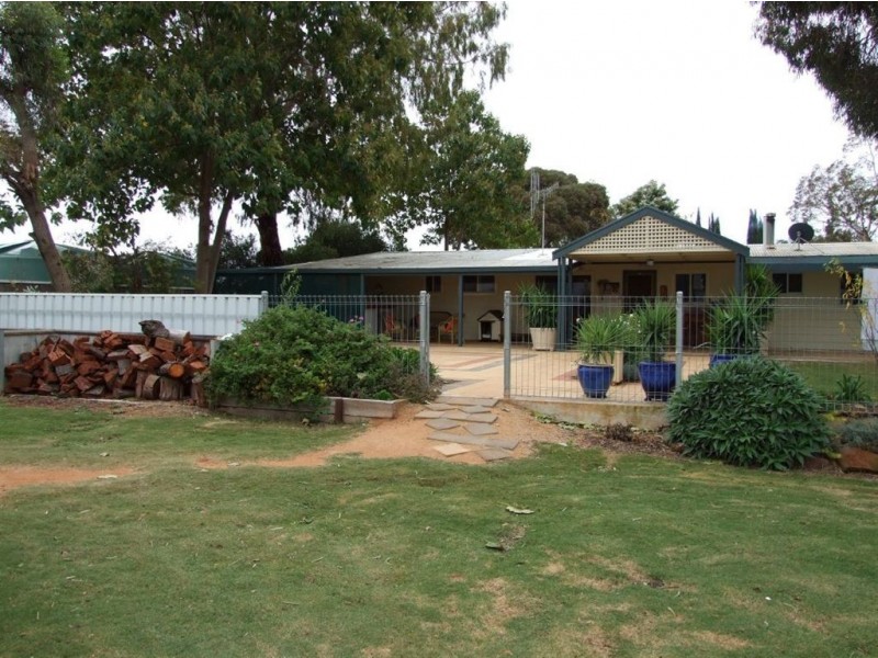 13 Gaskell Rd, Barmera SA 5345