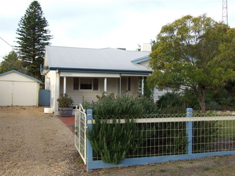 33 Lake Ave, Barmera SA 5345