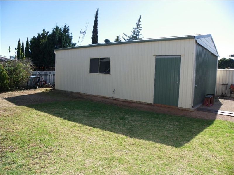 20 Cedar Ave, Renmark SA 5341