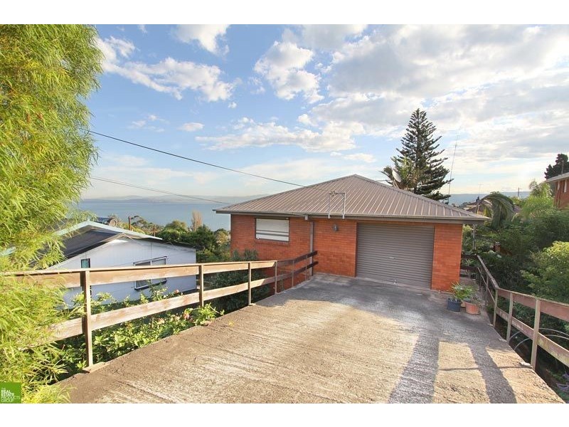 94 Lake Heights Rd, Lake Heights NSW 2502