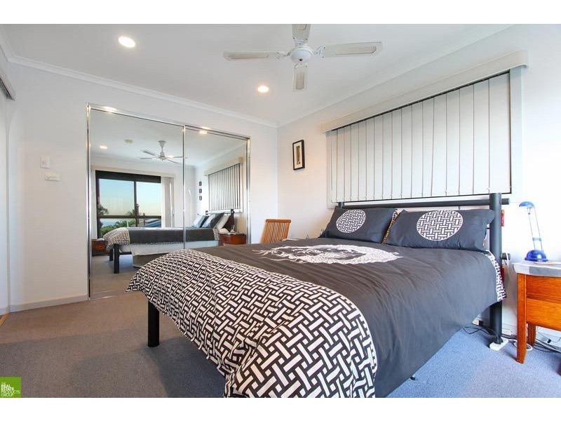 94 Lake Heights Rd, Lake Heights NSW 2502