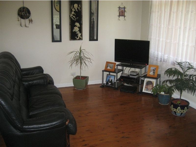 54 Mirrabooka Raod, Lake Heights NSW 2502
