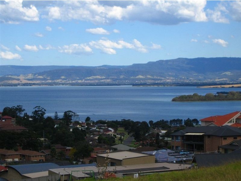 114 Shearwater Drive, Lake Heights NSW 2502